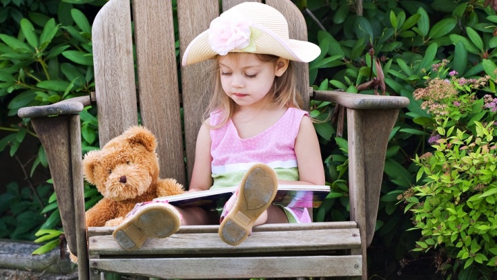 Что читать летом: топ детских книг и крутой лайфхак для родителей