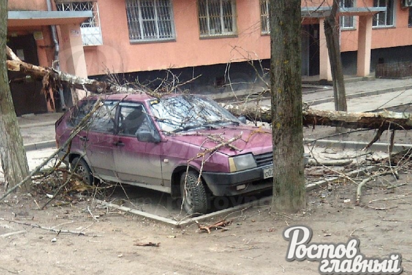 Машины падают в лаву