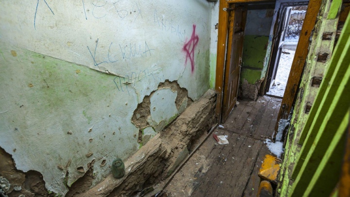 Жители аварийного дома на Свердловском проспекте ждут экстренного расселения три месяца