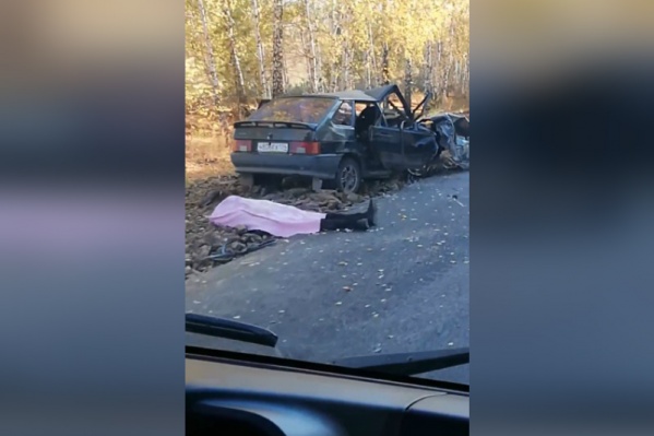 От удара автомобиль смяло, как игрушку От удара автомобиль смяло, как игрушку