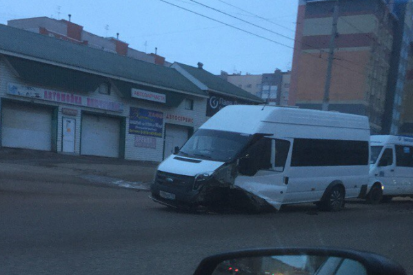 На место происшествия приехали сотрудники ГИБДД и скорая помощь На место происшествия приехали сотрудники ГИБДД и скорая помощь