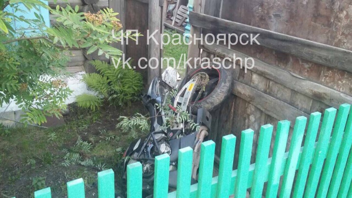 «Перелетел через дом и упал в огороде»: мотоциклиста увезли на «скорой» после ДТП