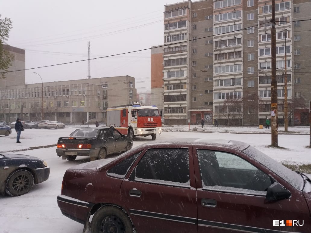 Пожарные быстро справились с огнем Пожарные быстро справились с огнем