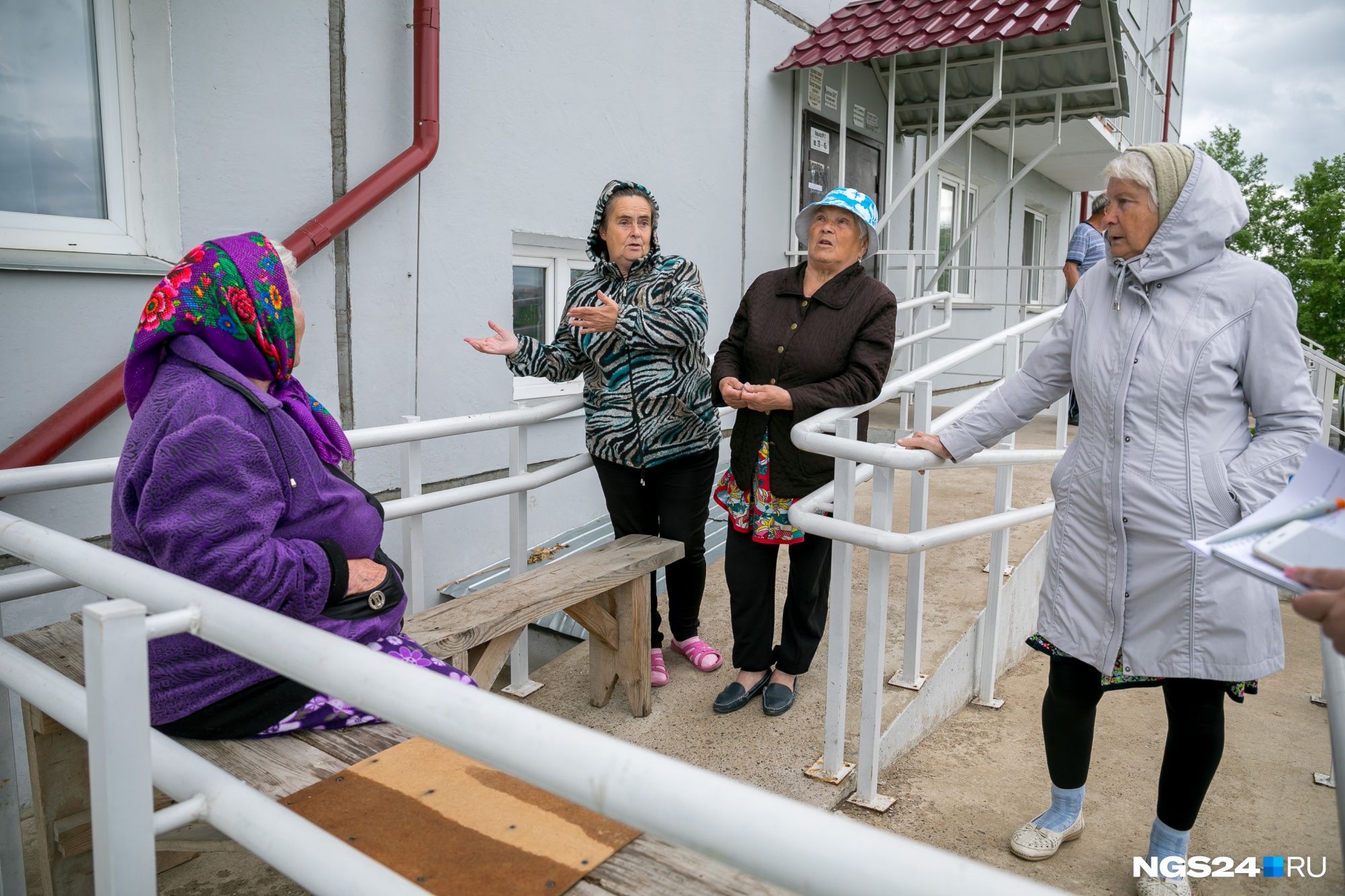 Пенсионерки обсуждают наболевший вопрос: оставят ли квартиры в собственность или лишат по окончании договора Пенсионерки обсуждают наболевший вопрос: оставят ли квартиры в собственность или лишат по окончании договора