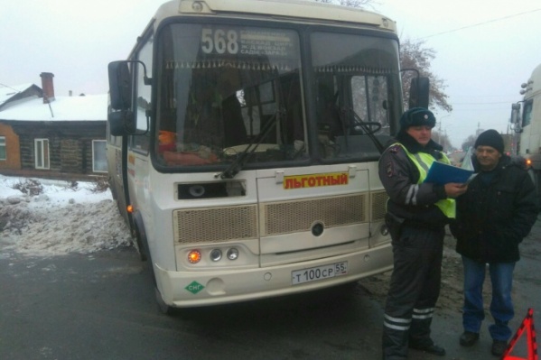 В ходе аварии пострадало семь пассажиров автобуса В ходе аварии пострадало семь пассажиров автобуса