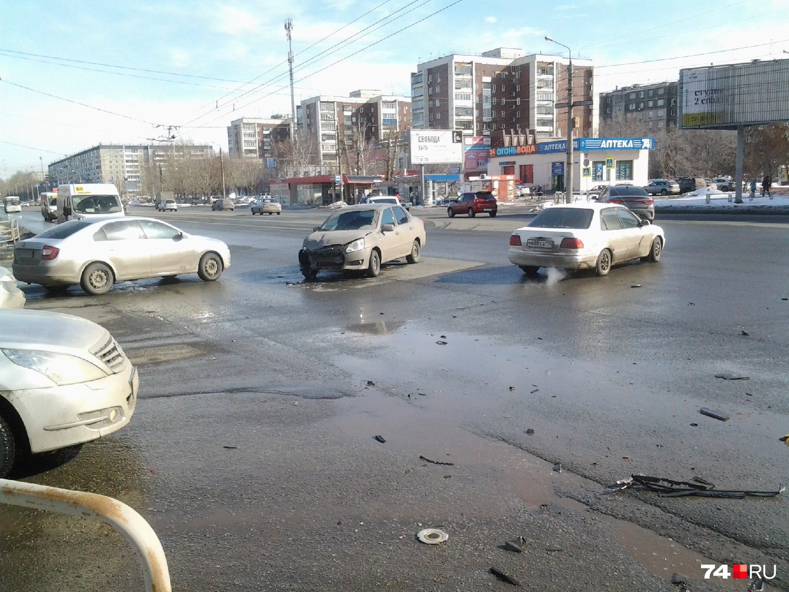 Авария произошла на перекрёстке улиц Братьев Кашириных и Чайковского Авария произошла на перекрёстке улиц Братьев Кашириных и Чайковского