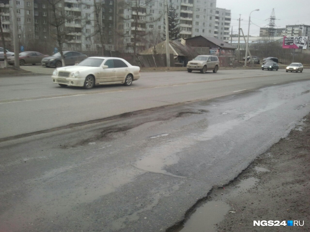 Со сходом снега ГИБДД нашла 450 ям и выбоин на дорогах Красноярска