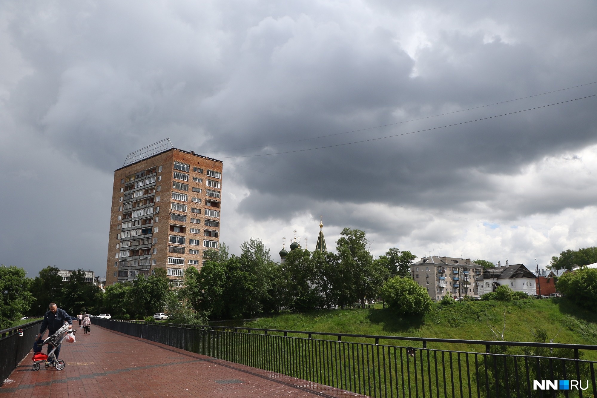 Штормовое предупреждение. Грозы, ливни и град идут на Нижний Новгород