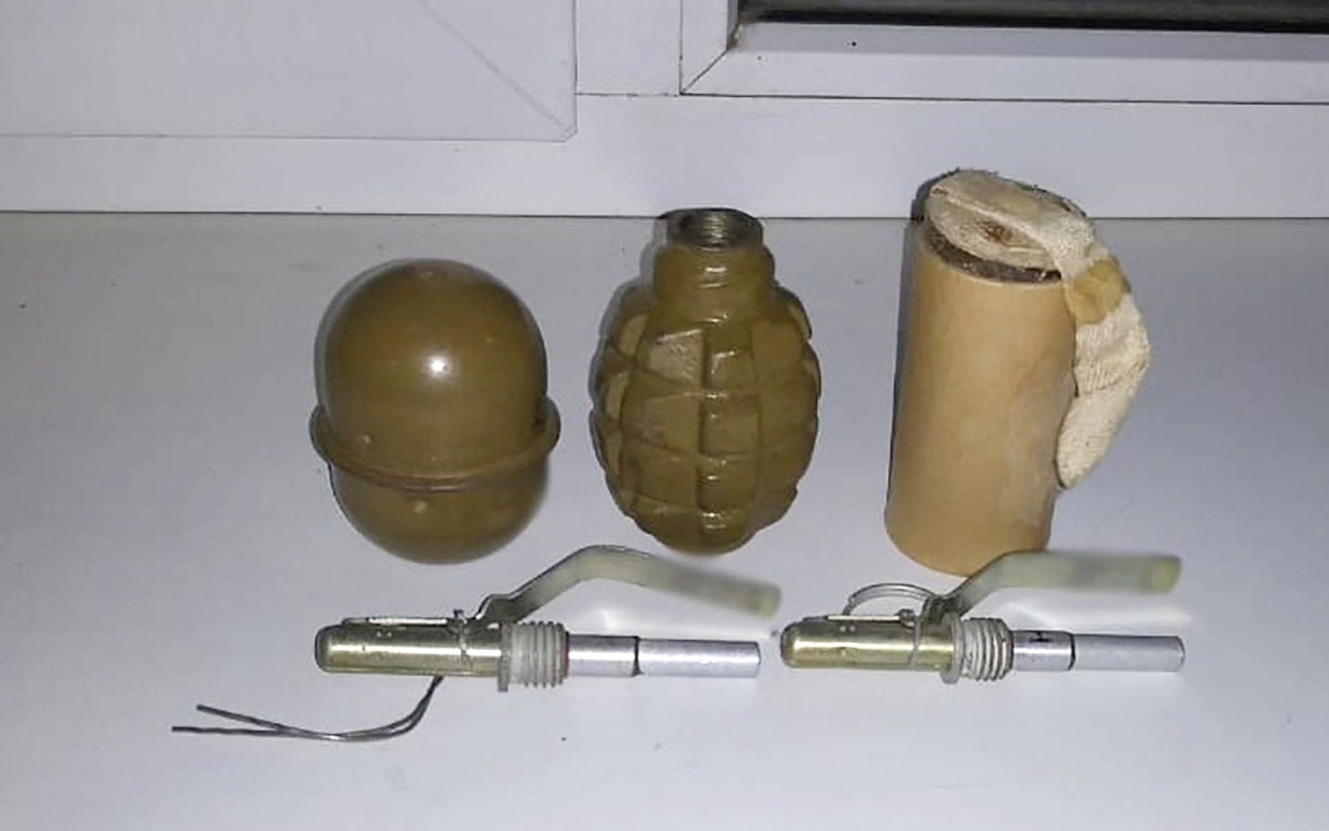 Ростовчанин нашел две гранаты в тайнике в своей квартире