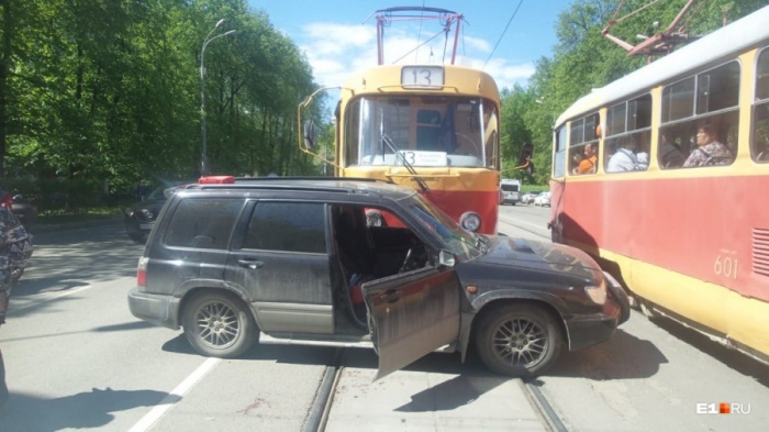 Женщина на Subaru нарушила сразу несколько пунктов ПДД — теперь ей придется потратиться на ремонт своей машины Женщина на Subaru нарушила сразу несколько пунктов ПДД — теперь ей придется потратиться на ремонт своей машины