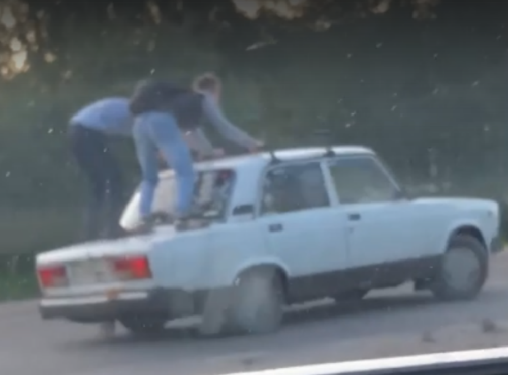 «Дух захватывает»: в Ярославской области сняли на видео экстремальных гонщиков