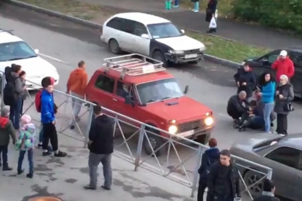 На место происшествия приехала скорая помощь На место происшествия приехала скорая помощь 
