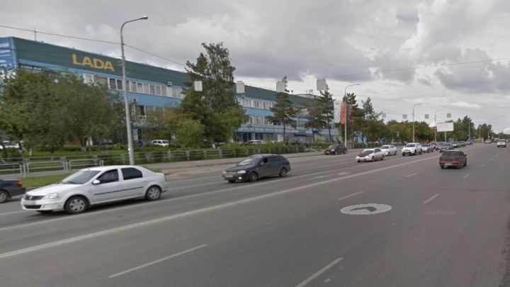 Новый светофор возле ТРК на Северо-Западе Челябинска привёл к ежедневным пробкам