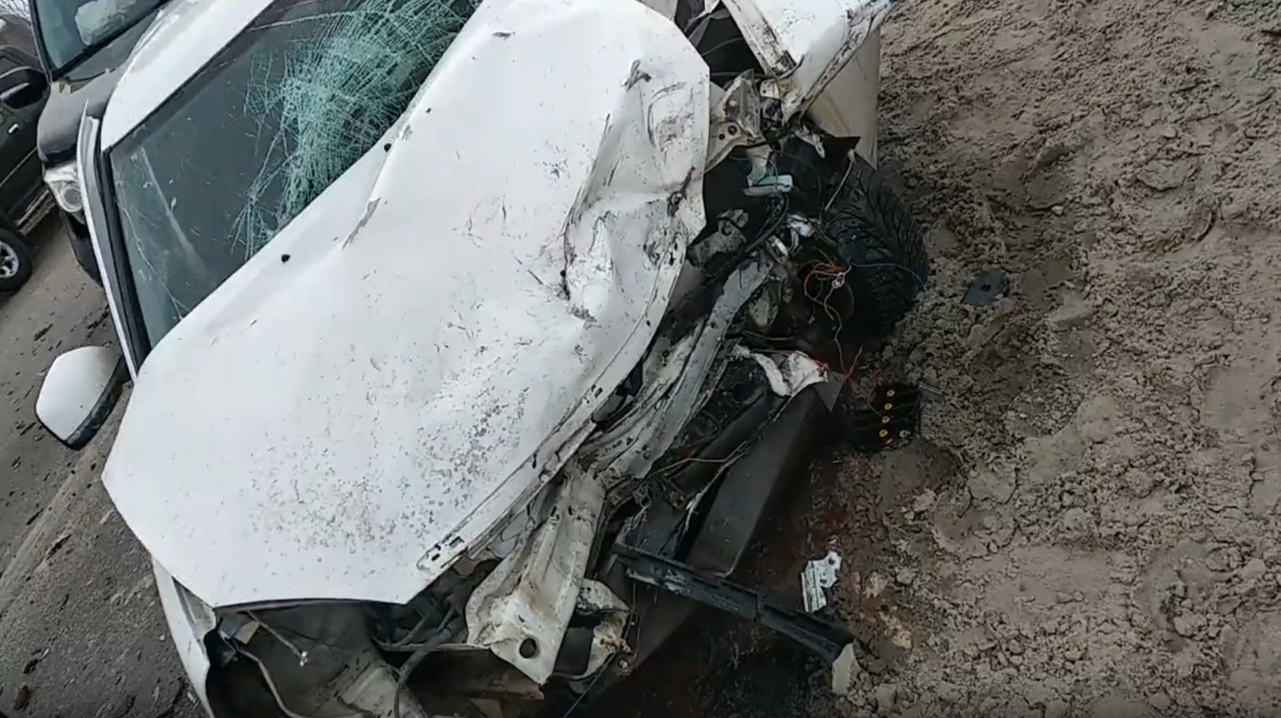 «Пришлось выламывать двери — водителя зажало»: участник ДТП на Чекистов рассказал подробности аварии