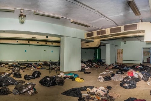 В подземелье диггеры наткнулись на склад обгоревших вещей В подземелье диггеры наткнулись на склад обгоревших вещей
