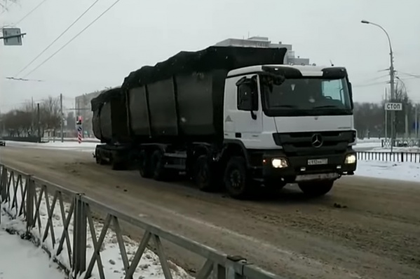 Огромные грузовики со столичными номерами видели даже в каникулы Огромные грузовики со столичными номерами видели даже в каникулы