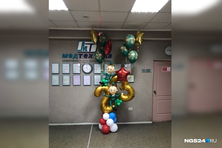 Но от этого поздравление менее приятным не стало Но от этого поздравление менее приятным не стало