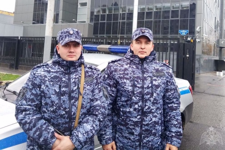 Алексей и Влад помогли в эвакуации жильцов загоревшегося подъезда