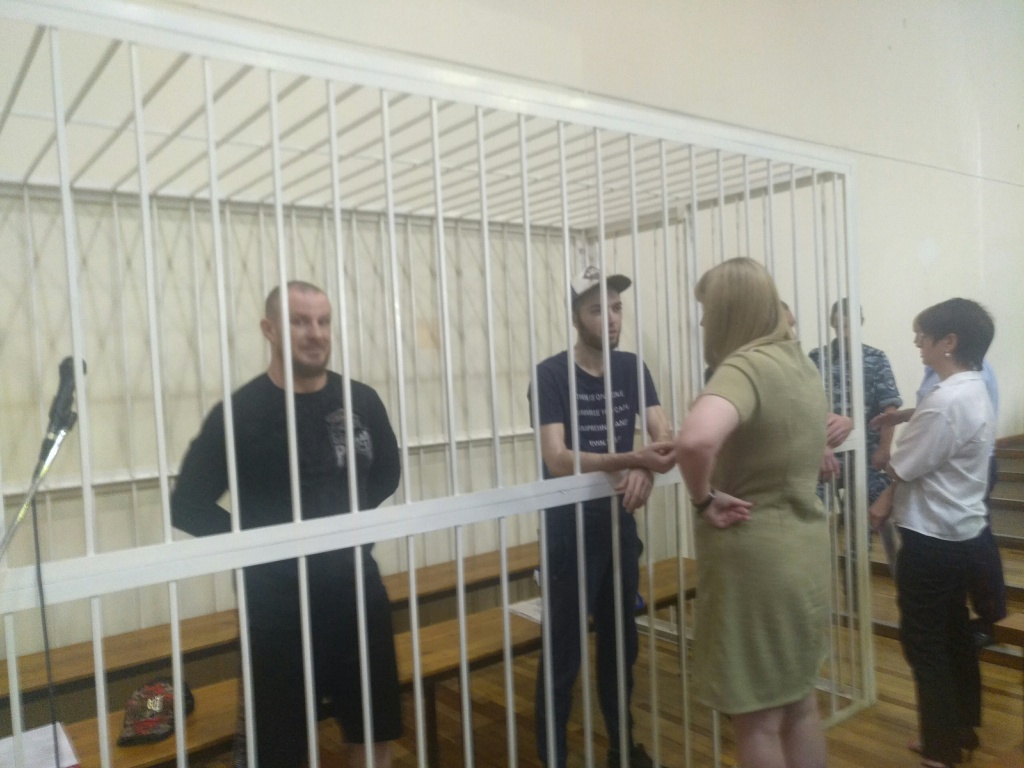 приговоренный к казни наемник из великобритании шон пиннер. наемников приговорили к смертной казни.