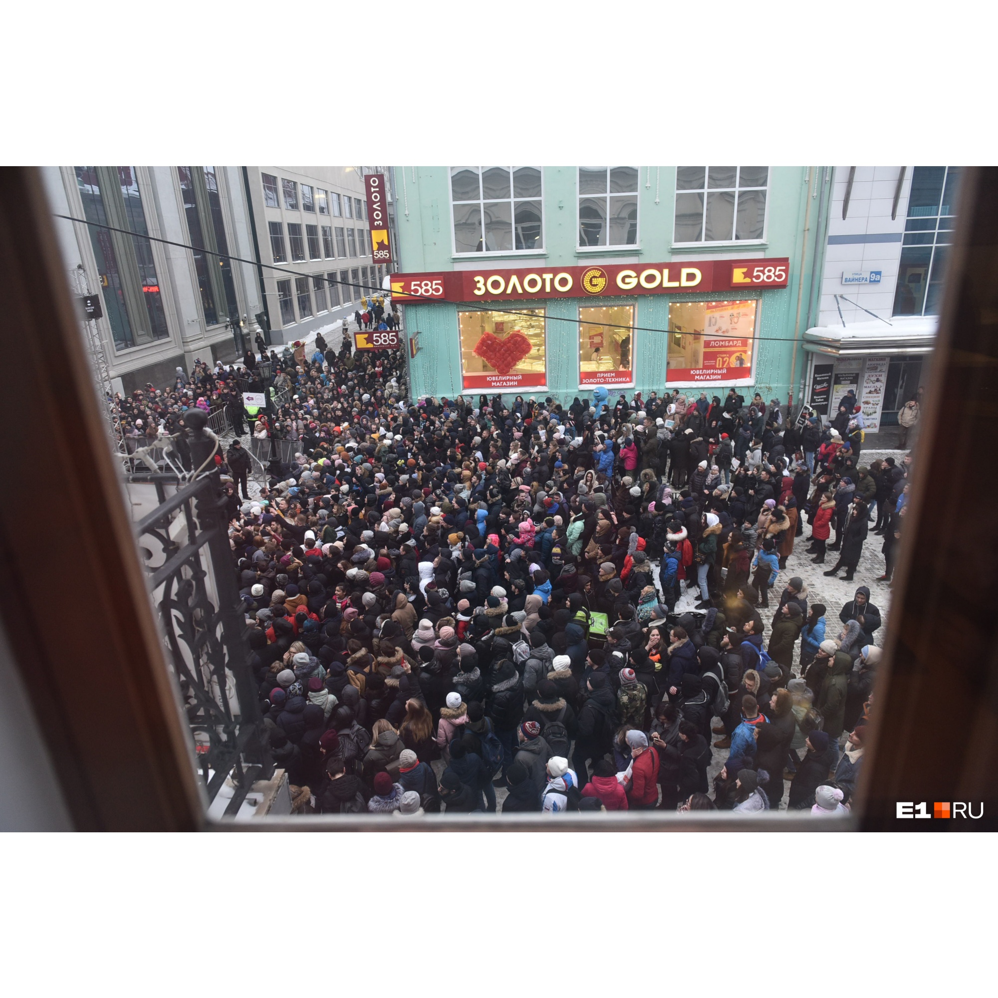 Людей, как на митинге Людей, как на митинге