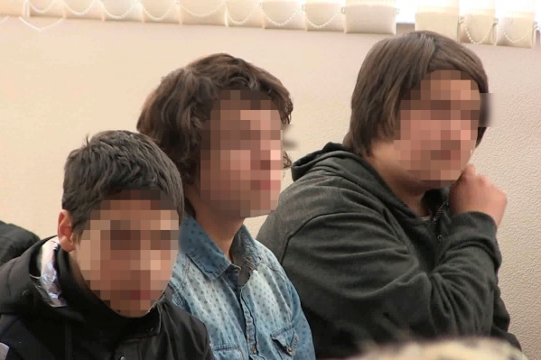 Среди похитителей двое несовершеннолетних парней Среди похитителей двое несовершеннолетних парней