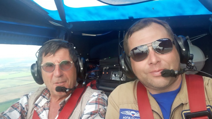«Комары на болоте задолбали французов»: директор Первушино — об аварийной посадке самолета