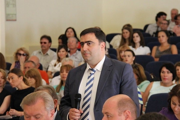Григорян написал заявление по собственному желанию Григорян написал заявление по собственному желанию