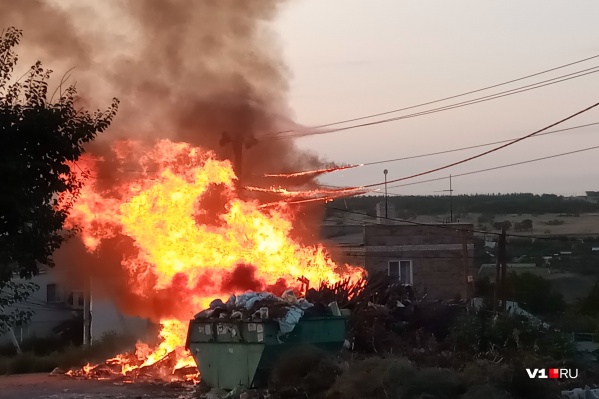 Во время пожара сгорели электрические провода и интернет-кабель Во время пожара сгорели электрические провода и интернет-кабель