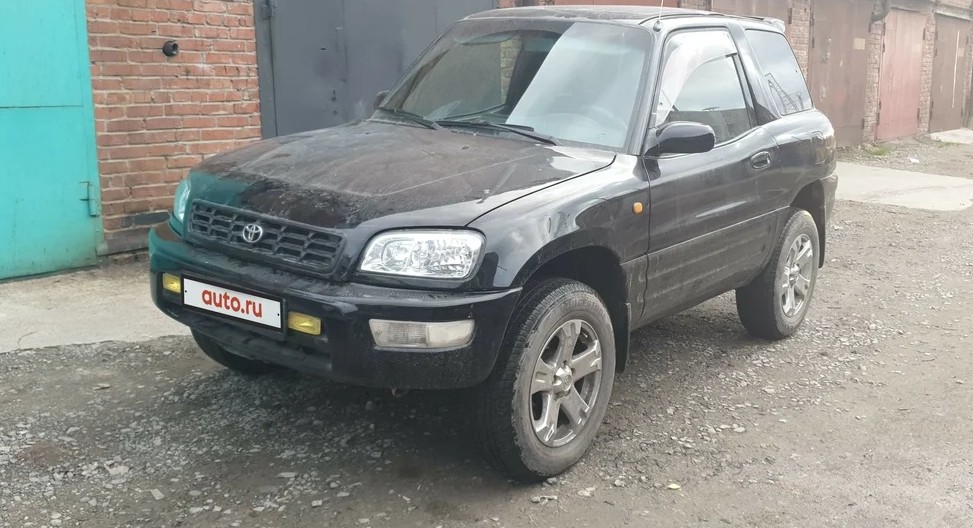 Первая Toyota RAV4 считается родоначальником класса современных паркетников, но привод имела с тремя дифференциалами Первая Toyota RAV4 считается родоначальником класса современных паркетников, но привод имела с тремя дифференциалами