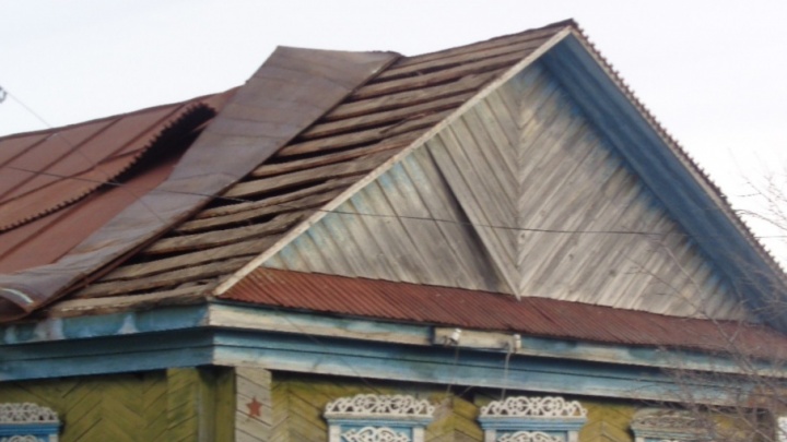 В двух районах Башкирии ураганный ветер повредил дома