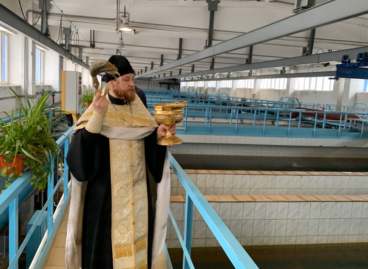 Сегодня православный священник совершил освящение воды по приглашению «Росводоканал Тюмень» Сегодня православный священник совершил освящение воды по приглашению «Росводоканал Тюмень»
