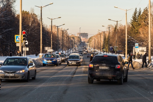 Городские власти пообещали в следующем году справиться с колеёй на проспекте Академика Лаврентьева Городские власти пообещали в следующем году справиться с колеёй на проспекте Академика Лаврентьева
