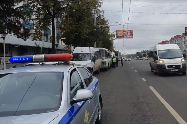 ДТП произошло на проспекте Октября рядом у перекрестка с улицей имени Города Галле ДТП произошло на проспекте Октября рядом у перекрестка с улицей имени Города Галле