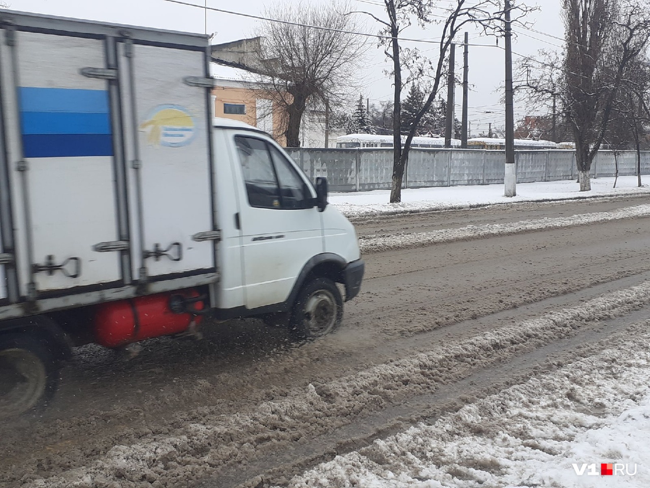 Лихачить на такой дороге явно не стоит Лихачить на такой дороге явно не стоит
