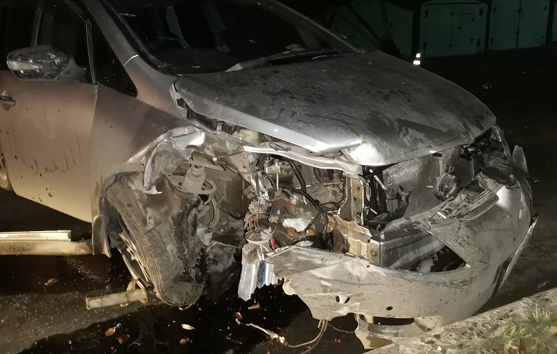 Снесло крыло: в Самарской области подросток взял машину у родителей и попал в ДТП