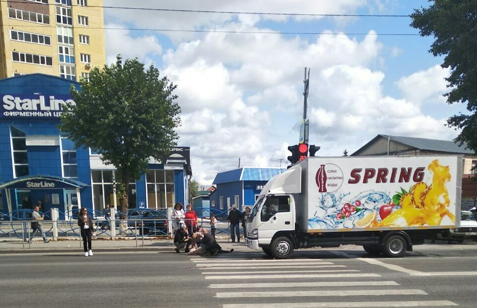 29 Августа в районе Червишевского тракта девочку на пешеходном. Остановка Папанинцев Тюмень Червишевский.