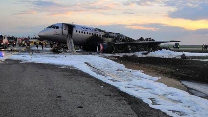 Пожарные приехали спустя минуту: как в Шереметьево спасали пассажиров и экипаж горящего самолёта