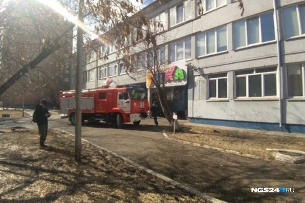 На тушении пожара задействовали больше 40 спасателей На тушении пожара задействовали больше 40 спасателей
