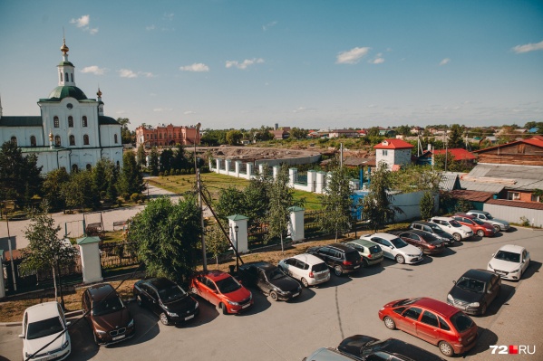 Рядом с храмом в будущем должен появиться большой жилой комплекс Рядом с храмом в будущем должен появиться большой жилой комплекс