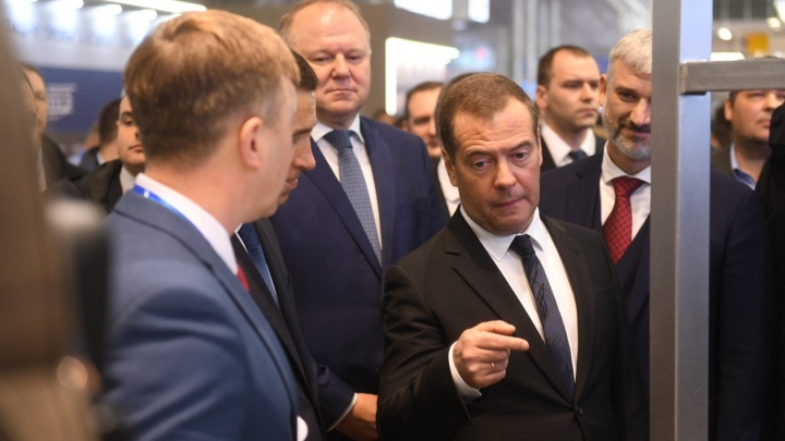 Медведев предложил ужесточить наказания для водителей