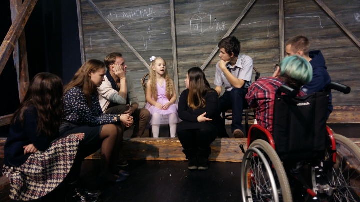 «Поговорить об этом без прикрас»: юные театралы из Архангельска готовят спектакль-посвящение отцам