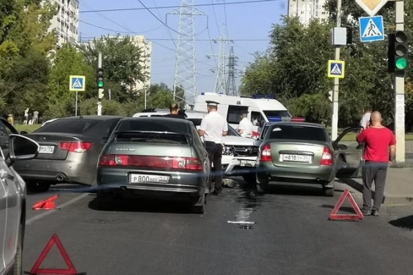 Сообщается о пяти машинах, попавших в аварию Сообщается о пяти машинах, попавших в аварию