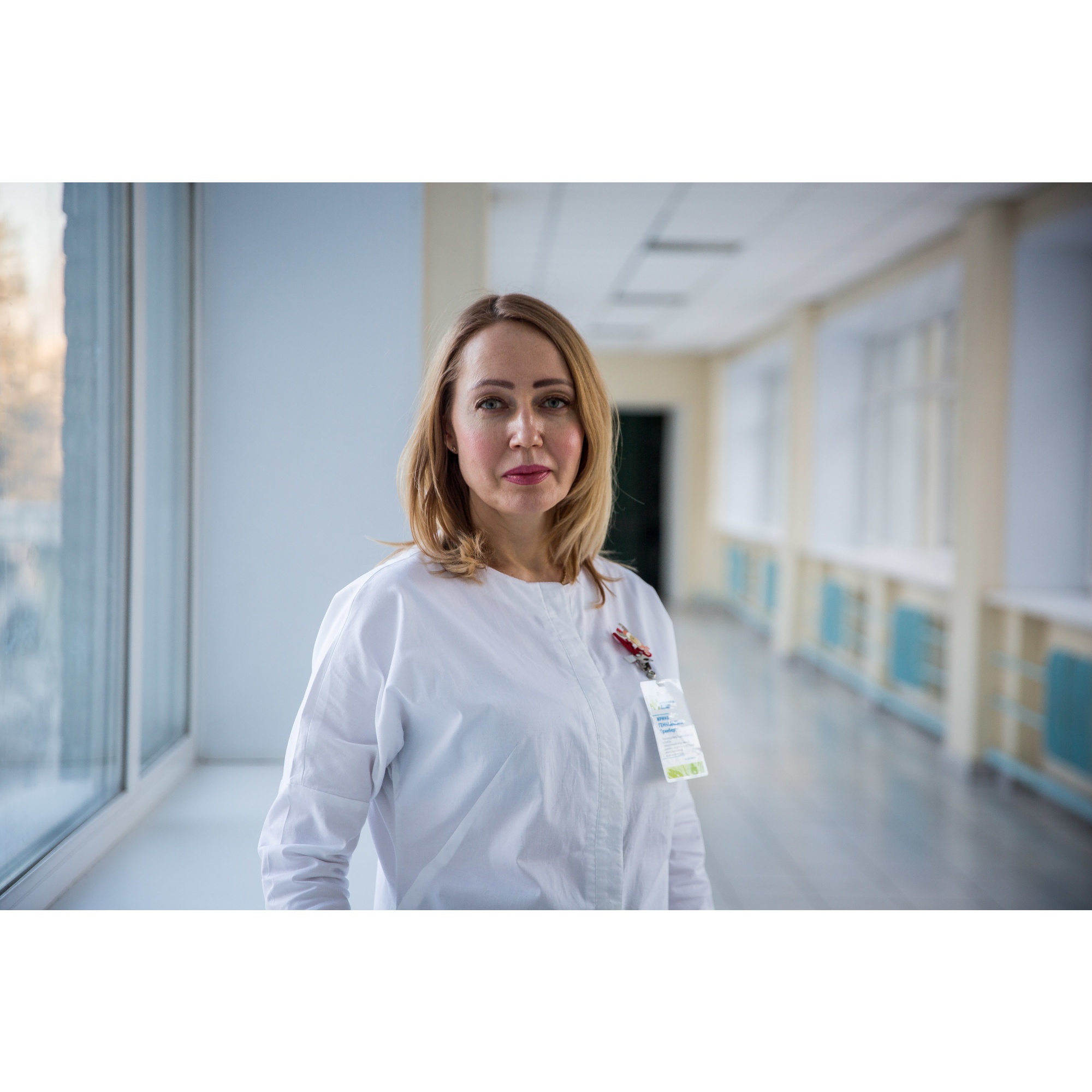 Вместе с детьми новогоднюю делегацию встретила и врач Ирина Гринберг — она считает, что радость идёт только на пользу пациентам Вместе с детьми новогоднюю делегацию встретила и врач Ирина Гринберг — она считает, что радость идёт только на пользу пациентам