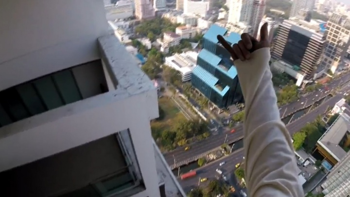 Екатеринбургский экстремал исполнил головокружительные трюки на одном из самых высоких зданий Бангкока