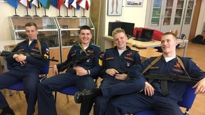 О трагедии общественности удалось узнать благодаря друзьям Михаила Баранова. Но теперь их за это могут наказать О трагедии общественности удалось узнать благодаря друзьям Михаила Баранова. Но теперь их за это могут наказать