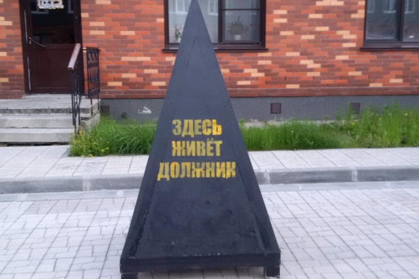 Некоторым очевидцам эти конусы напоминают надгробные памятники Некоторым очевидцам эти конусы напоминают надгробные памятники