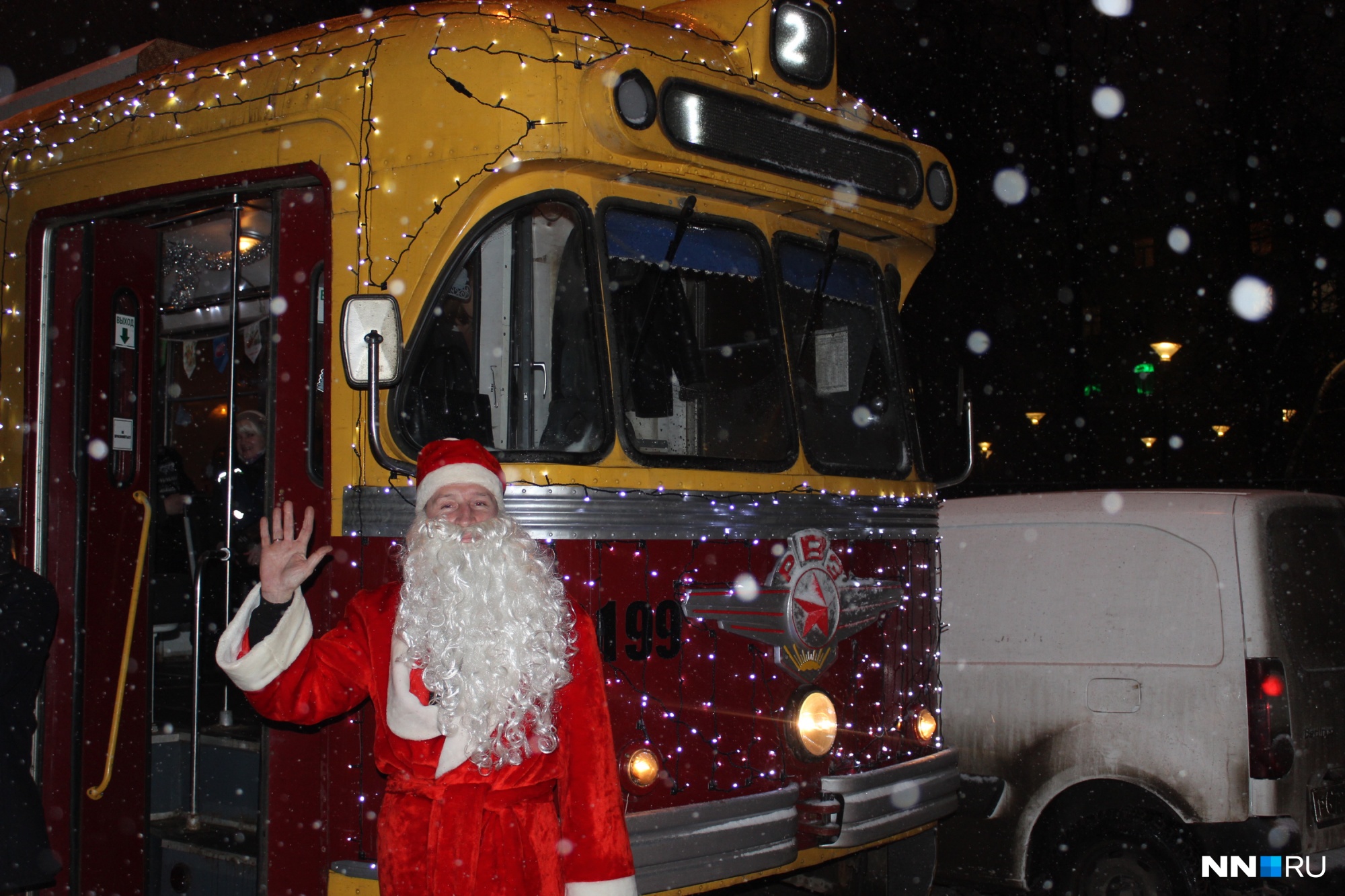Прокатиться на единственном новогоднем трамвае в Нижнем Новгороде можно будет до конца января