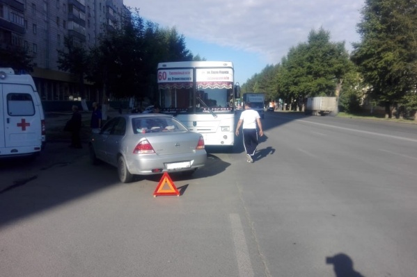 В ДТП пострадали два пассажира автобуса — их увезли на скорой В ДТП пострадали два пассажира автобуса — их увезли на скорой