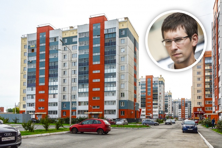 Для молодых семей ипотека заманчива, но Артём Краснов уверен: невредно представлять, сколько на самом деле весят кредитные деньги