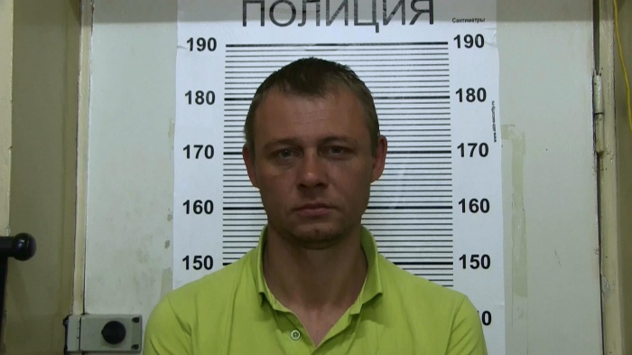 Полицейские допускают, что этот человек причастен к другим преступлениям Полицейские допускают, что этот человек причастен к другим преступлениям